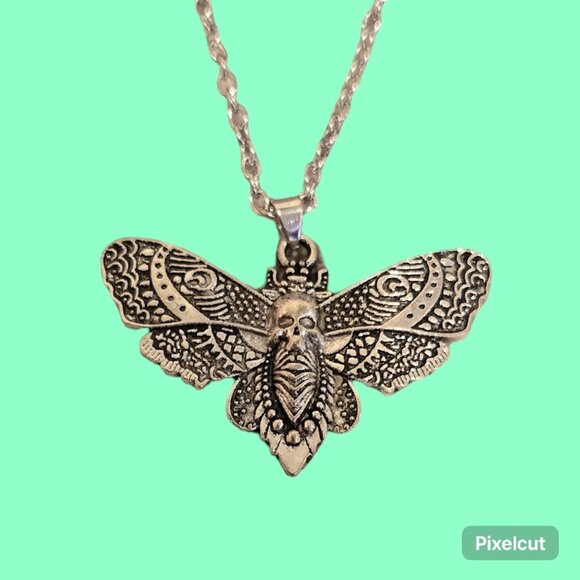 SILENCE OF THE LAMBS MOTH NECKLACE~ SCARY! - Picture 4 of 4